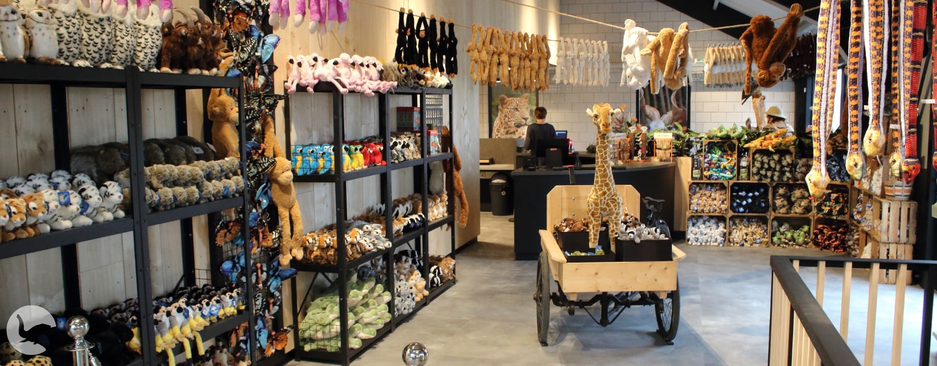 Souvenirwinkel in entreegebouw BestZOO