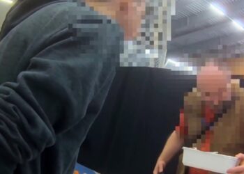 PVV-Kamerlid stuit op problemen bij reptielenbeurs: dode hagedis in bamibakje