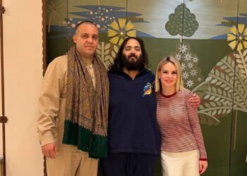 Opvallende ontmoeting: directeur Moskou Zoo op bezoek bij rijkste familie van Azië