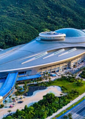 Orka geboren in futuristisch dierentuingebouw Chimelong Spaceship