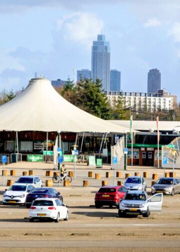 Blijdorp geeft deel parkeerplaats aan gemeente: gratis parkeerplekken