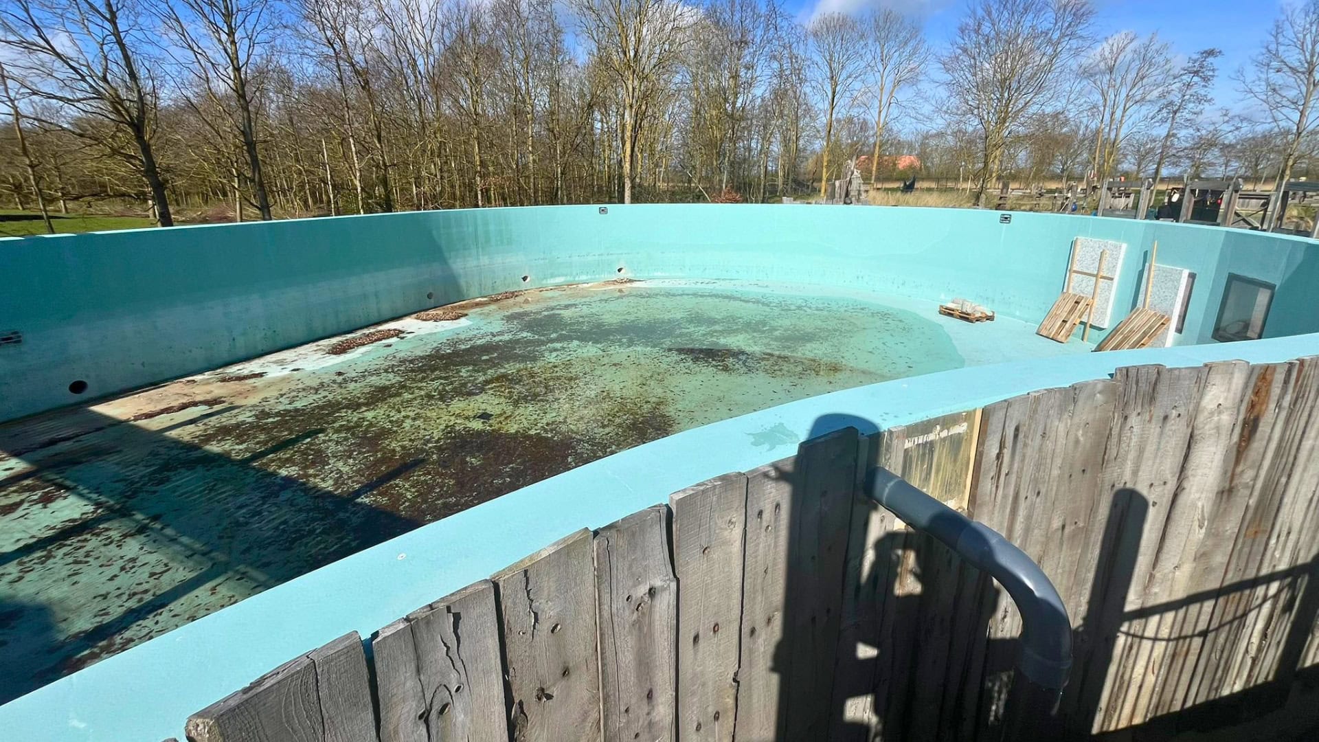 Lekkages en technische problemen bij zeehonden- en bruinvissenbassins in Dierenpark Hoenderdaell