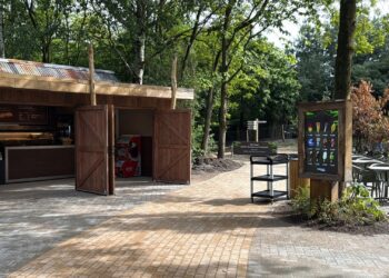 ZooParc Overloon neemt nieuw horecapunt in gebruik: uitzicht op dwergnijlpaarden