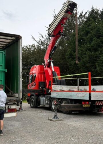 Neushoorns gearriveerd in opgekochte dierentuin van Beekse Bergen-eigenaar