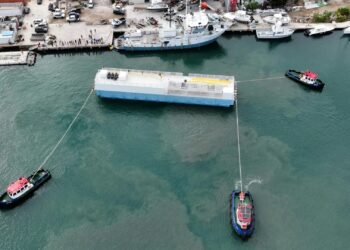 Unieke aquariumboot van 40 meter lang: zeedierenpark op Curaçao krijgt bijzondere attractie